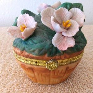 Trinket Box attached lid.